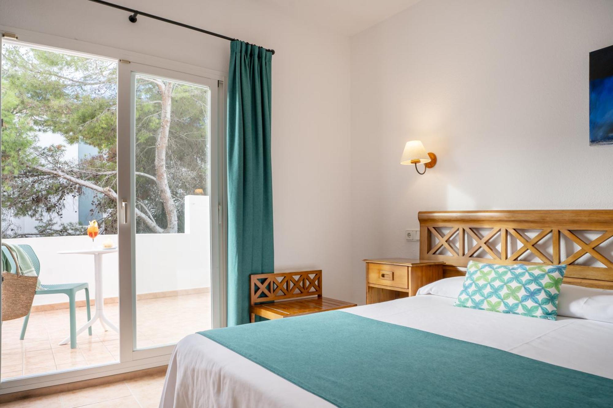 Hotel Roca Plana Ес Пухолс Екстериор снимка